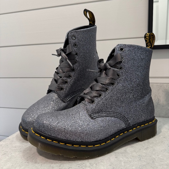 Dr. Martens 1460 Pascal Fine Pewter Glitter Boots in Women's Size 8 - Picture 2 of 9